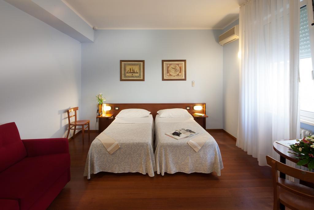 Hotel Mariani Iesi Exterior photo